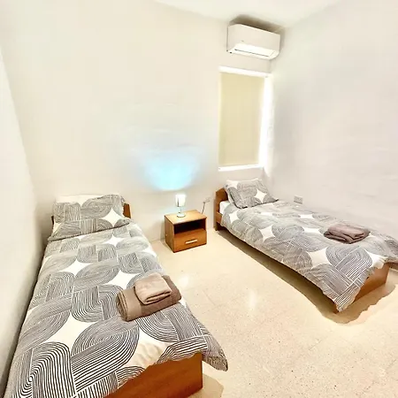 Lejlighed St Julians - Balluta Bay Large 3 Bedroom *