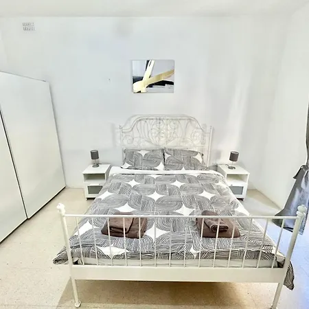 St Julians - Balluta Bay Large 3 Bedroom * Sliema