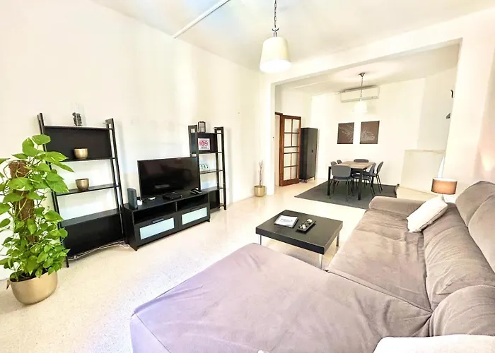 St Julians - Balluta Bay Large 3 Bedroom *