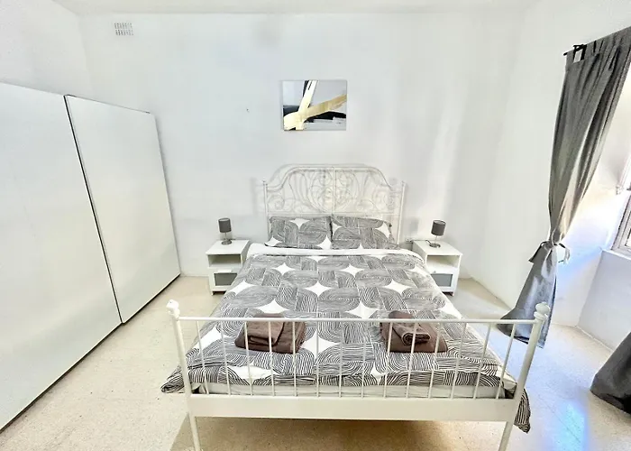 St Julians - Balluta Bay Large 3 Bedroom * Sliema