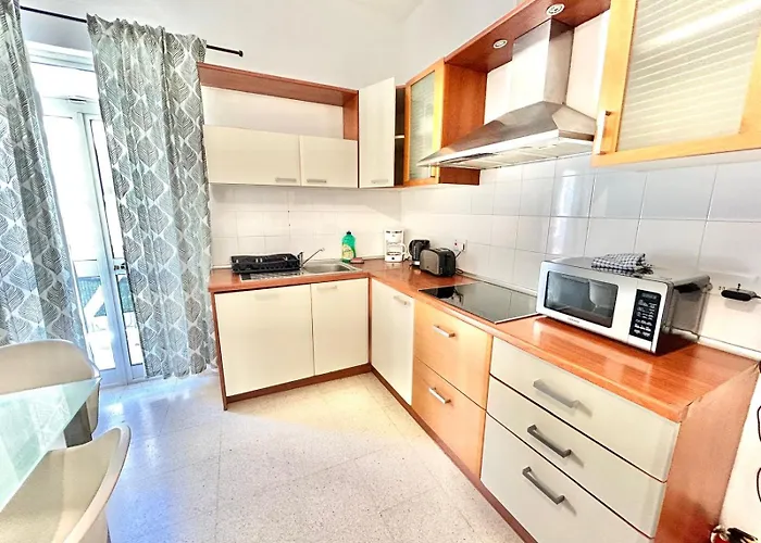 St Julians - Balluta Bay Large 3 Bedroom Apartamento Sliema