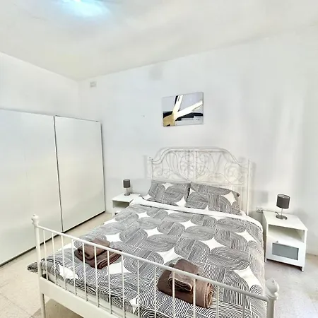 St Julians - Balluta Bay Large 3 Bedroom